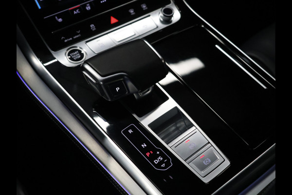 Audi Q8 55 TFSI e quattro S Line Sport [RS STOELEN, SCHUIFKANTELDAK, APPLE CARPLAY, BANG & OLUFSEN, MEMORY SEATS, ADAPTIVE CRUISE, 360 CAMERA, STUURVERWARMING, STOELVERWARMING, NIEUWSTAAT]