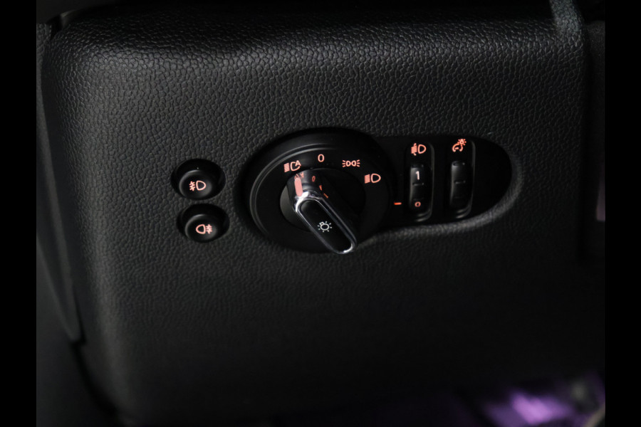 MINI Mini 1.5 Cooper Pepper [AUTOMAAT, UNION JACK ACHTERLICHT, STOELVERWARMING, PARKEERSENSOREN VOOR/ACHTER, CLIMATE, BLUETOOTH, LED KOPLAMPEN, NIEUWSTAAT]