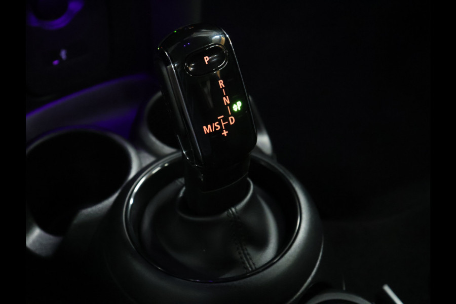 MINI Mini 1.5 Cooper Pepper [AUTOMAAT, UNION JACK ACHTERLICHT, STOELVERWARMING, PARKEERSENSOREN VOOR/ACHTER, CLIMATE, BLUETOOTH, LED KOPLAMPEN, NIEUWSTAAT]