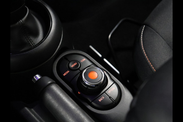 MINI Mini 1.5 Cooper Pepper [AUTOMAAT, UNION JACK ACHTERLICHT, STOELVERWARMING, PARKEERSENSOREN VOOR/ACHTER, CLIMATE, BLUETOOTH, LED KOPLAMPEN, NIEUWSTAAT]