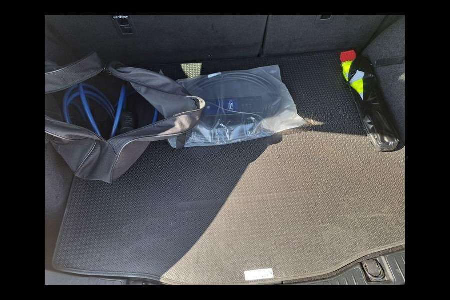 Ford Kuga 2.5 PHEV ST-Line X 243pk | Driver Assistance Pack | Winterpack | Technology Pack | All Weatherbanden | 2.100kg Trekgewicht