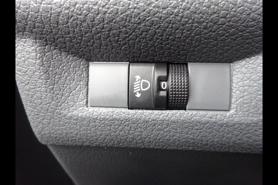 Toyota ProAce Worker 2.0 D-4D Live 140 PK 3 ZITS AIRCO NAVIGATIE GROOT