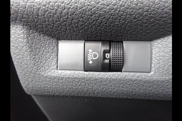 Toyota ProAce Worker 2.0 D-4D Live 140 PK 3 ZITS AIRCO NAVIGATIE GROOT