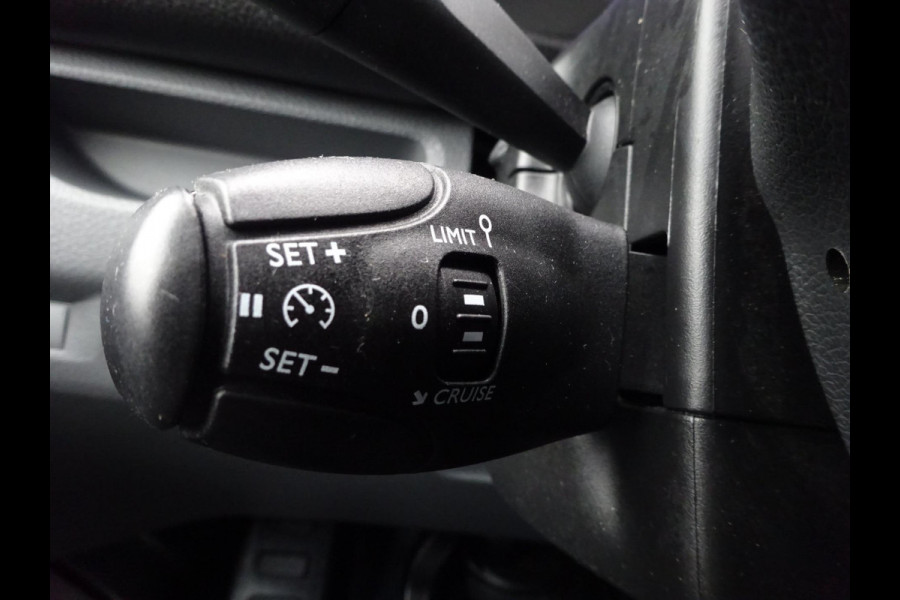 Toyota ProAce Worker 2.0 D-4D Live 140 PK 3 ZITS AIRCO NAVIGATIE GROOT