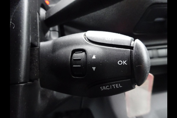 Toyota ProAce Worker 2.0 D-4D Live 140 PK 3 ZITS AIRCO NAVIGATIE GROOT