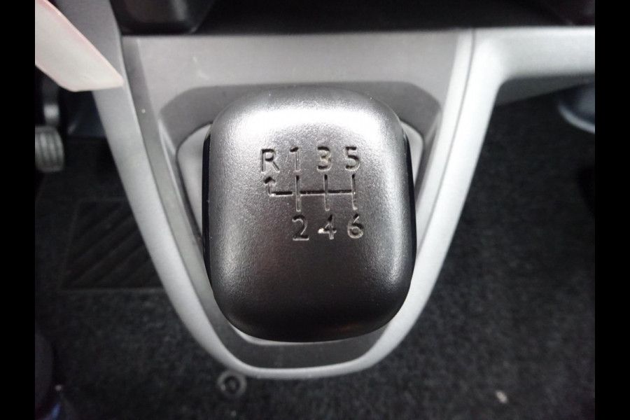 Toyota ProAce Worker 2.0 D-4D Live 140 PK 3 ZITS AIRCO NAVIGATIE GROOT