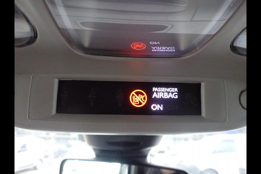 Toyota ProAce Worker 2.0 D-4D Live 140 PK 3 ZITS AIRCO NAVIGATIE GROOT