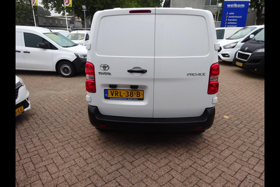 Toyota ProAce Worker 2.0 D-4D Live 140 PK 3 ZITS AIRCO NAVIGATIE GROOT