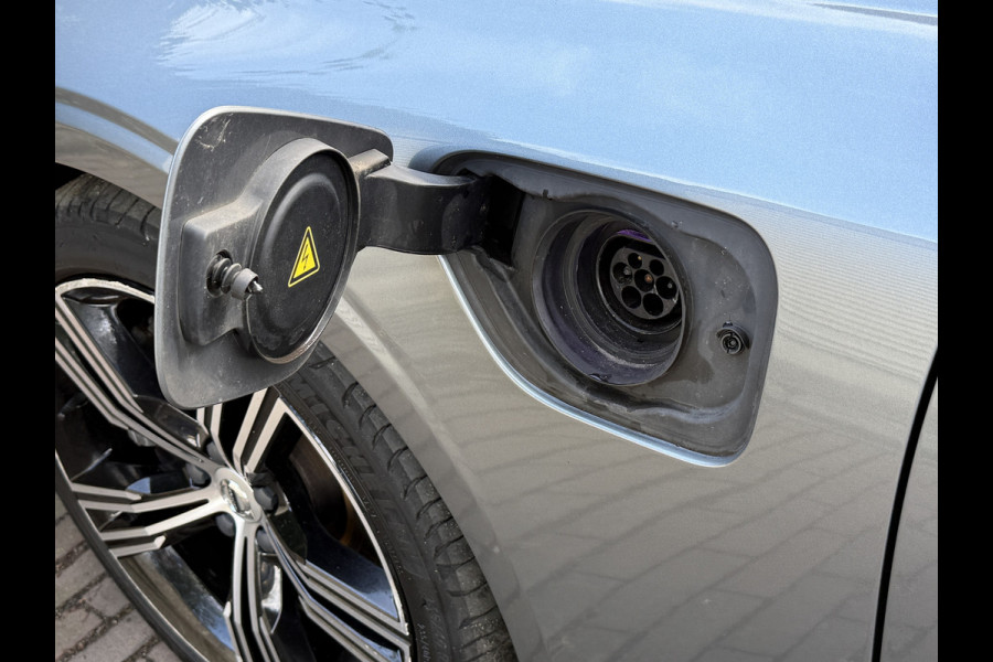 Volvo V60 2.0 T6 Twin Engine AWD Inscription | ACC | Panoramadak | Stoelverwarming | Apple Carplay | Camera