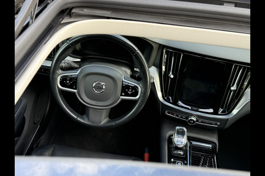 Volvo V60 2.0 T6 Twin Engine AWD Inscription | ACC | Panoramadak | Stoelverwarming | Apple Carplay | Camera