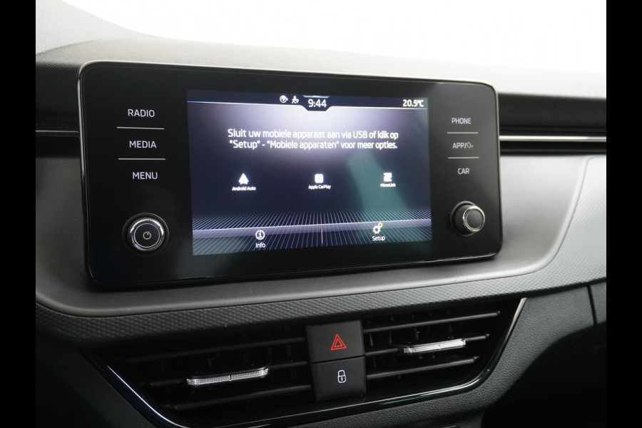Škoda Kamiq T 111pk Smartlink Usb Pdc CruiseControl Ecc Dakrails Led Lane/Front-Assist Isofix Dab 4xElek.Ramen VerwarmdeSpiegels Aut.Verlichting VerstelbareStoelen/Stuur 16''LM NL-auto Hoge Instap Ambition 1.0 TSI