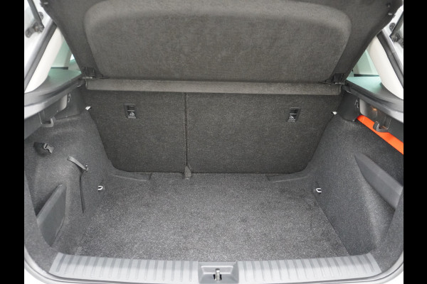 Škoda Kamiq T 111pk Smartlink Usb Pdc CruiseControl Ecc Dakrails Led Lane/Front-Assist Isofix Dab 4xElek.Ramen VerwarmdeSpiegels Aut.Verlichting VerstelbareStoelen/Stuur 16''LM NL-auto Hoge Instap Ambition 1.0 TSI