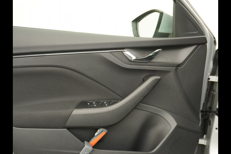 Škoda Kamiq T 111pk Smartlink Usb Pdc CruiseControl Ecc Dakrails Led Lane/Front-Assist Isofix Dab 4xElek.Ramen VerwarmdeSpiegels Aut.Verlichting VerstelbareStoelen/Stuur 16''LM NL-auto Hoge Instap Ambition 1.0 TSI