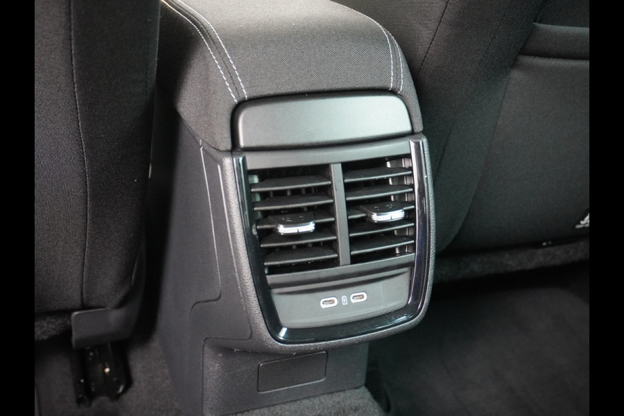 Škoda Kamiq T 111pk Smartlink Usb Pdc CruiseControl Ecc Dakrails Led Lane/Front-Assist Isofix Dab 4xElek.Ramen VerwarmdeSpiegels Aut.Verlichting VerstelbareStoelen/Stuur 16''LM NL-auto Hoge Instap Ambition 1.0 TSI