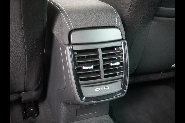 Škoda Kamiq T 111pk Smartlink Usb Pdc CruiseControl Ecc Dakrails Led Lane/Front-Assist Isofix Dab 4xElek.Ramen VerwarmdeSpiegels Aut.Verlichting VerstelbareStoelen/Stuur 16''LM NL-auto Hoge Instap Ambition 1.0 TSI