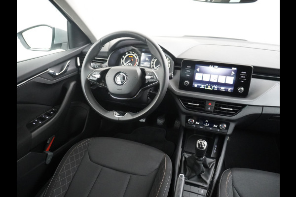 Škoda Kamiq T 111pk Smartlink Usb Pdc CruiseControl Ecc Dakrails Led Lane/Front-Assist Isofix Dab 4xElek.Ramen VerwarmdeSpiegels Aut.Verlichting VerstelbareStoelen/Stuur 16''LM NL-auto Hoge Instap Ambition 1.0 TSI