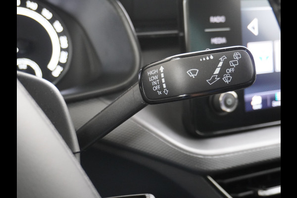 Škoda Kamiq T 111pk Smartlink Usb Pdc CruiseControl Ecc Dakrails Led Lane/Front-Assist Isofix Dab 4xElek.Ramen VerwarmdeSpiegels Aut.Verlichting VerstelbareStoelen/Stuur 16''LM NL-auto Hoge Instap Ambition 1.0 TSI