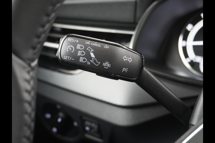 Škoda Kamiq T 111pk Smartlink Usb Pdc CruiseControl Ecc Dakrails Led Lane/Front-Assist Isofix Dab 4xElek.Ramen VerwarmdeSpiegels Aut.Verlichting VerstelbareStoelen/Stuur 16''LM NL-auto Hoge Instap Ambition 1.0 TSI