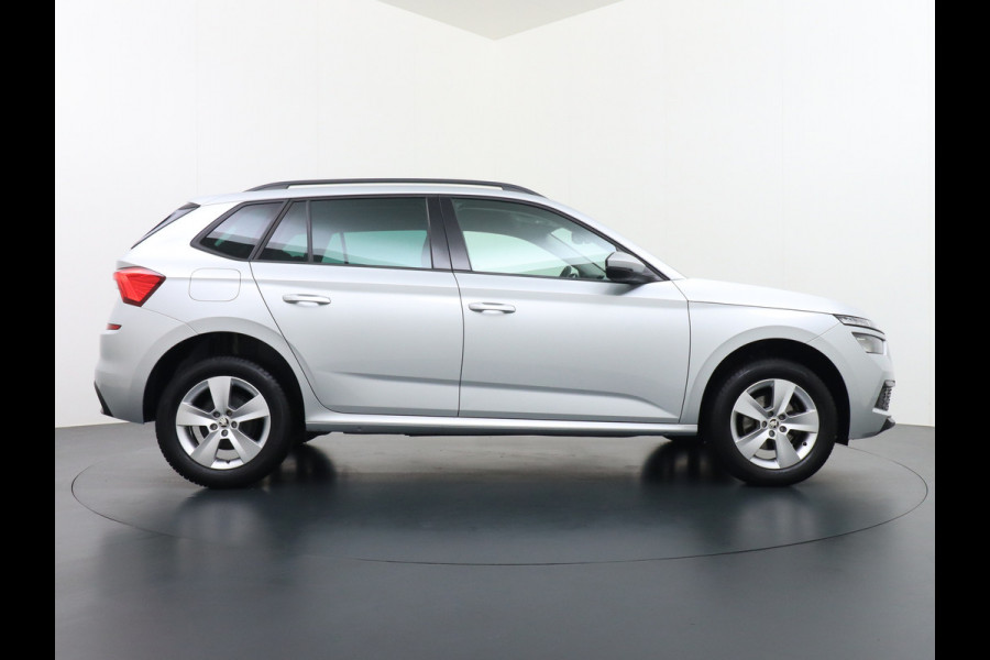 Škoda Kamiq T 111pk Smartlink Usb Pdc CruiseControl Ecc Dakrails Led Lane/Front-Assist Isofix Dab 4xElek.Ramen VerwarmdeSpiegels Aut.Verlichting VerstelbareStoelen/Stuur 16''LM NL-auto Hoge Instap Ambition 1.0 TSI