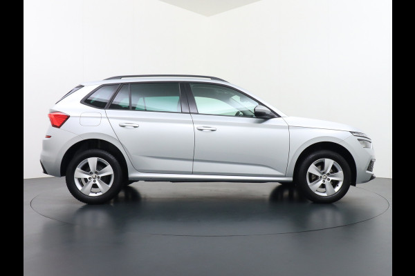 Škoda Kamiq T 111pk Smartlink Usb Pdc CruiseControl Ecc Dakrails Led Lane/Front-Assist Isofix Dab 4xElek.Ramen VerwarmdeSpiegels Aut.Verlichting VerstelbareStoelen/Stuur 16''LM NL-auto Hoge Instap Ambition 1.0 TSI