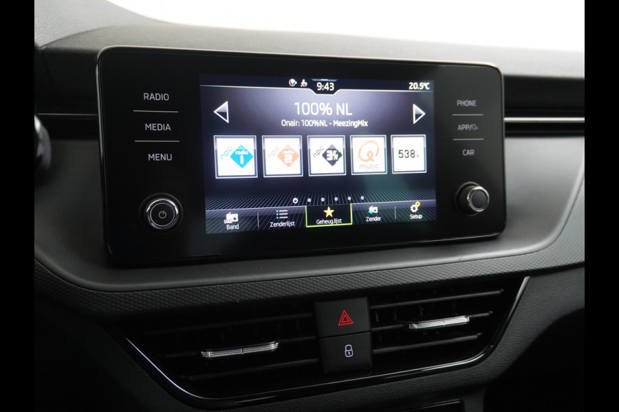 Škoda Kamiq T 111pk Smartlink Usb Pdc CruiseControl Ecc Dakrails Led Lane/Front-Assist Isofix Dab 4xElek.Ramen VerwarmdeSpiegels Aut.Verlichting VerstelbareStoelen/Stuur 16''LM NL-auto Hoge Instap Ambition 1.0 TSI