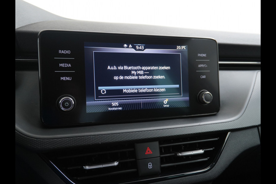 Škoda Kamiq T 111pk Smartlink Usb Pdc CruiseControl Ecc Dakrails Led Lane/Front-Assist Isofix Dab 4xElek.Ramen VerwarmdeSpiegels Aut.Verlichting VerstelbareStoelen/Stuur 16''LM NL-auto Hoge Instap Ambition 1.0 TSI