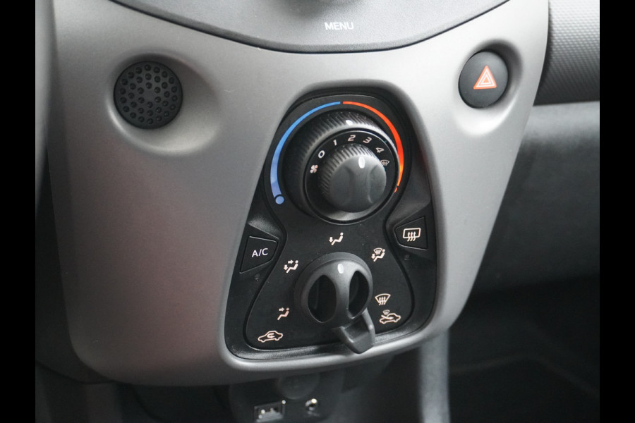 Peugeot 108 73pk 5drs 1.0 e-VTi Airco Bluetooth Isofix Led Usb Elek.Ramen Mistlampen Esp  Active DealerOnderhouden NL-auto € 23,- Wegenbelasting p/m