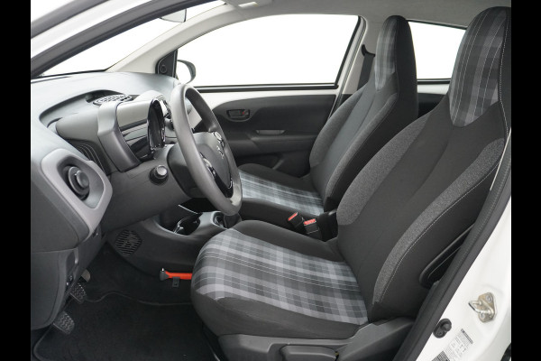 Peugeot 108 73pk 5drs 1.0 e-VTi Airco Bluetooth Isofix Led Usb Elek.Ramen Mistlampen Esp  Active DealerOnderhouden NL-auto € 23,- Wegenbelasting p/m