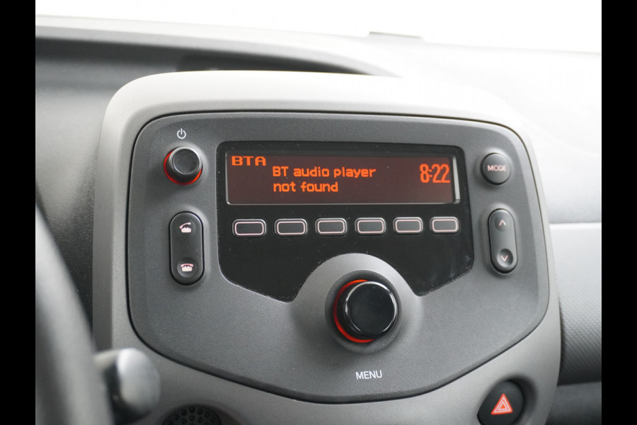 Peugeot 108 73pk 5drs 1.0 e-VTi Airco Bluetooth Isofix Led Usb Elek.Ramen Mistlampen Esp  Active DealerOnderhouden NL-auto € 23,- Wegenbelasting p/m