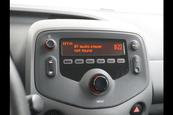 Peugeot 108 73pk 5drs 1.0 e-VTi Airco Bluetooth Isofix Led Usb Elek.Ramen Mistlampen Esp  Active DealerOnderhouden NL-auto € 23,- Wegenbelasting p/m