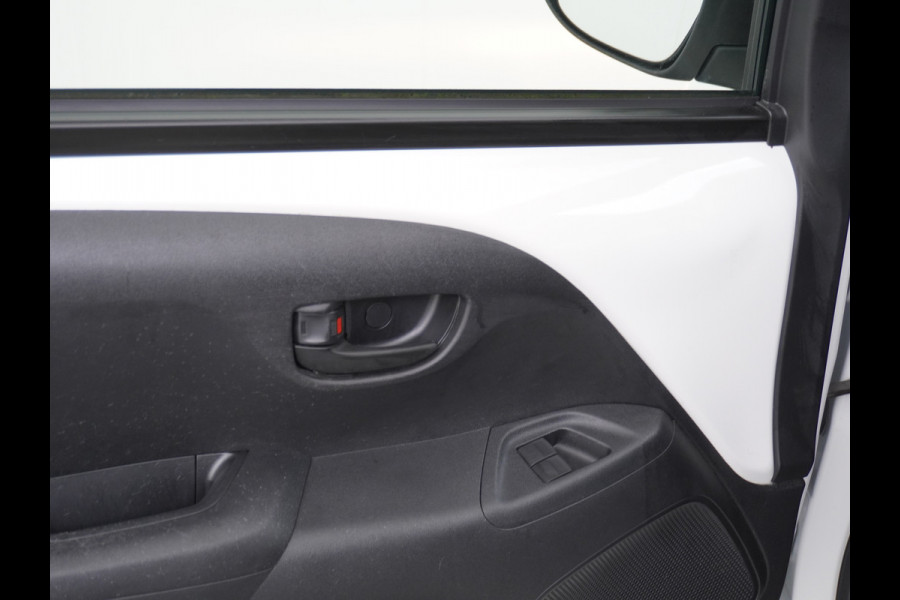 Peugeot 108 73pk 5drs 1.0 e-VTi Airco Bluetooth Isofix Led Usb Elek.Ramen Mistlampen Esp  Active DealerOnderhouden NL-auto € 23,- Wegenbelasting p/m
