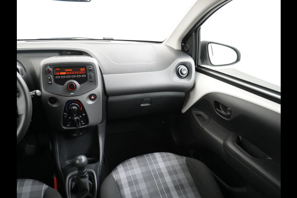 Peugeot 108 73pk 5drs 1.0 e-VTi Airco Bluetooth Isofix Led Usb Elek.Ramen Mistlampen Esp  Active DealerOnderhouden NL-auto € 23,- Wegenbelasting p/m