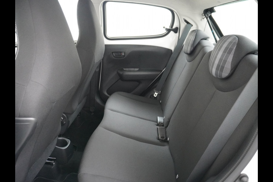 Peugeot 108 73pk 5drs 1.0 e-VTi Airco Bluetooth Isofix Led Usb Elek.Ramen Mistlampen Esp  Active DealerOnderhouden NL-auto € 23,- Wegenbelasting p/m