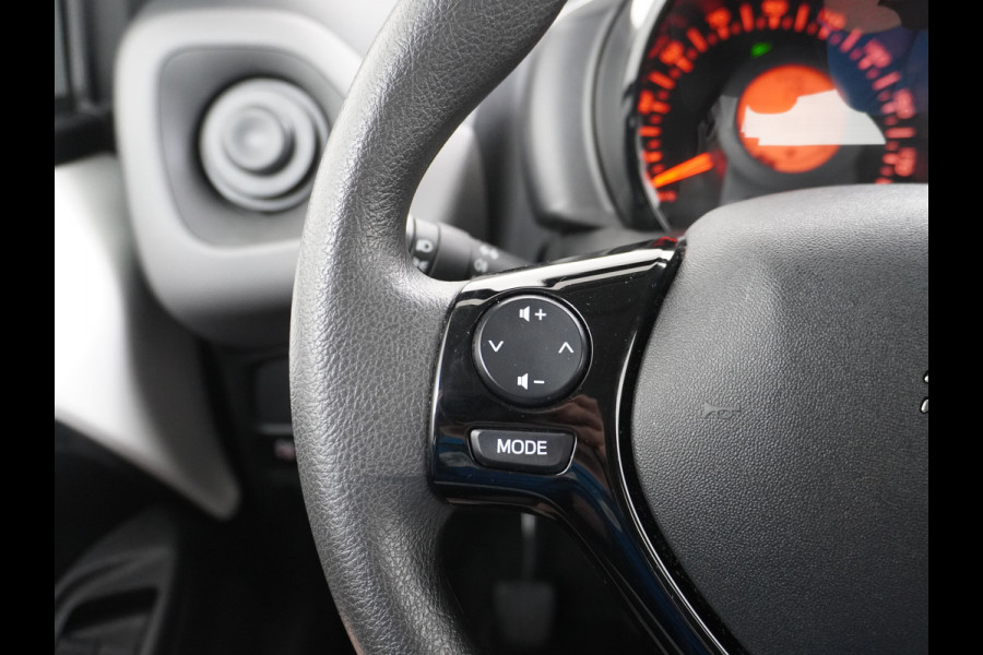 Peugeot 108 73pk 5drs 1.0 e-VTi Airco Bluetooth Isofix Led Usb Elek.Ramen Mistlampen Esp  Active DealerOnderhouden NL-auto € 23,- Wegenbelasting p/m