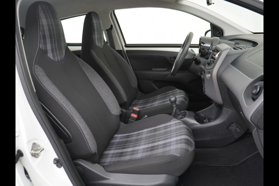 Peugeot 108 73pk 5drs 1.0 e-VTi Airco Bluetooth Isofix Led Usb Elek.Ramen Mistlampen Esp  Active DealerOnderhouden NL-auto € 23,- Wegenbelasting p/m