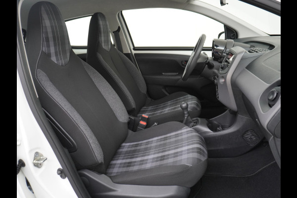Peugeot 108 73pk 5drs 1.0 e-VTi Airco Bluetooth Isofix Led Usb Elek.Ramen Mistlampen Esp  Active DealerOnderhouden NL-auto € 23,- Wegenbelasting p/m