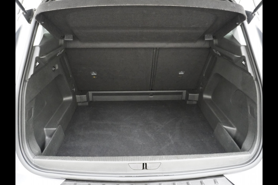 Opel Grandland X T131PK Aut. Trekhaak Apple Carplay Android Auto Airco Navi Pdc 120 Jaar Edition Regen-Lichtsensor DAB Lmv 17" Led Privacy Glas Origineel Nederlandse Auto Euro 6