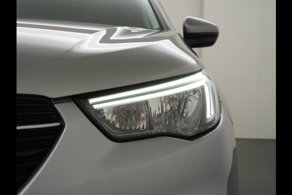 Opel Grandland X T131PK Aut. Trekhaak Apple Carplay Android Auto Airco Navi Pdc 120 Jaar Edition Regen-Lichtsensor DAB Lmv 17" Led Privacy Glas Origineel Nederlandse Auto Euro 6