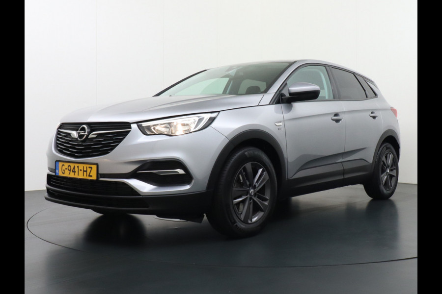 Opel Grandland X T131PK Aut. Trekhaak Apple Carplay Android Auto Airco Navi Pdc 120 Jaar Edition Regen-Lichtsensor DAB Lmv 17" Led Privacy Glas Origineel Nederlandse Auto Euro 6