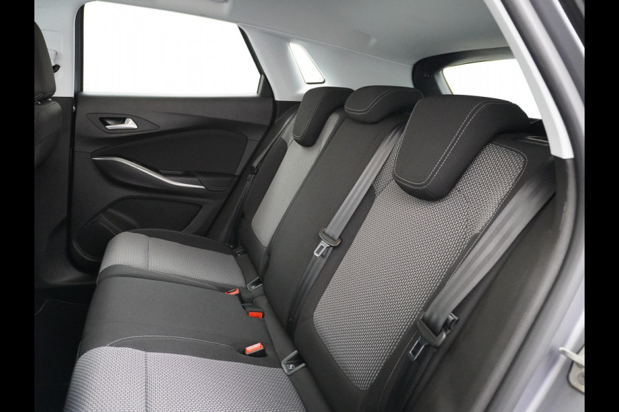 Opel Grandland X T131PK Aut. Trekhaak Apple Carplay Android Auto Airco Navi Pdc 120 Jaar Edition Regen-Lichtsensor DAB Lmv 17" Led Privacy Glas Origineel Nederlandse Auto Euro 6