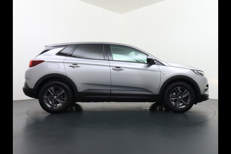 Opel Grandland X T131PK Aut. Trekhaak Apple Carplay Android Auto Airco Navi Pdc 120 Jaar Edition Regen-Lichtsensor DAB Lmv 17" Led Privacy Glas Origineel Nederlandse Auto Euro 6