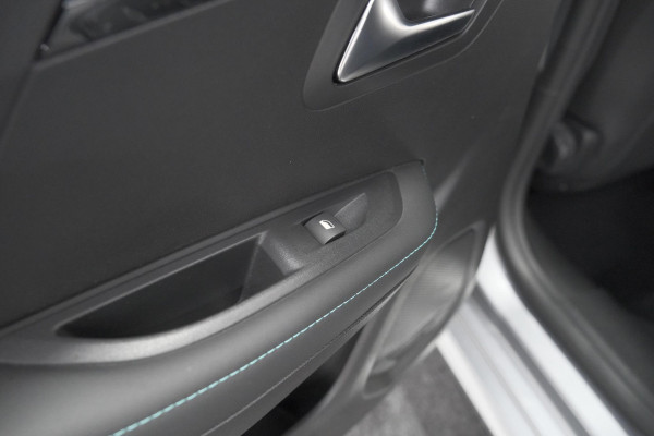 Peugeot 208 PureTech 100 Allure | Camera | Navigatie | Apple Carplay | Parkeersensoren