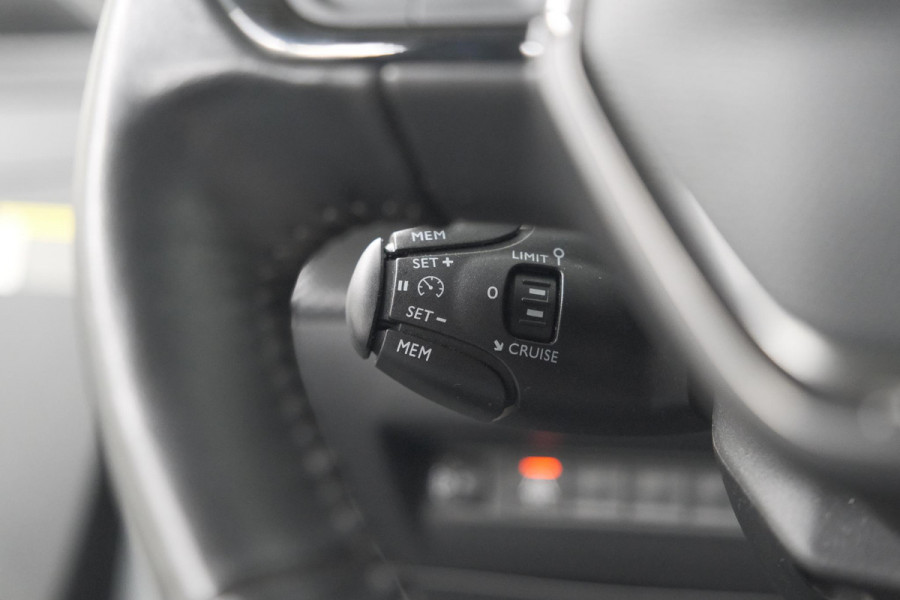 Peugeot 208 PureTech 100 Allure | Camera | Navigatie | Apple Carplay | Parkeersensoren