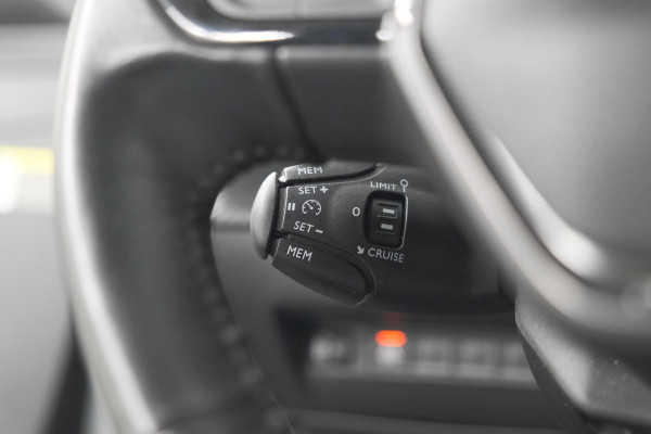 Peugeot 208 PureTech 100 Allure | Camera | Navigatie | Apple Carplay | Parkeersensoren