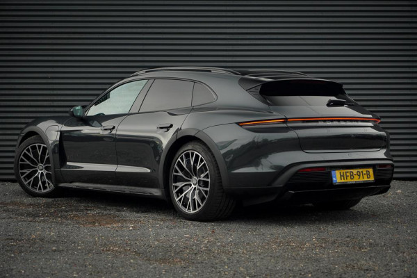 Porsche Taycan Cross Turismo 4 93 kWh / Dual Screen / Pano / Sportstoelen / Warmtepomp