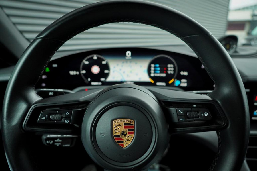 Porsche Taycan Cross Turismo 4 93 kWh / Dual Screen / Pano / Sportstoelen / Warmtepomp