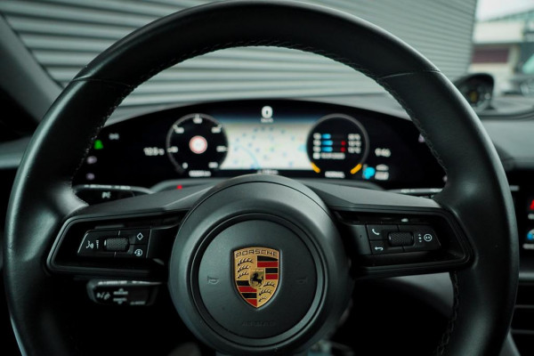 Porsche Taycan Cross Turismo 4 93 kWh / Dual Screen / Pano / Sportstoelen / Warmtepomp