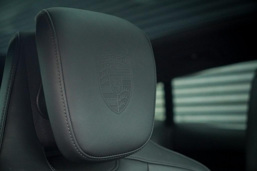 Porsche Taycan Cross Turismo 4 93 kWh / Dual Screen / Pano / Sportstoelen / Warmtepomp