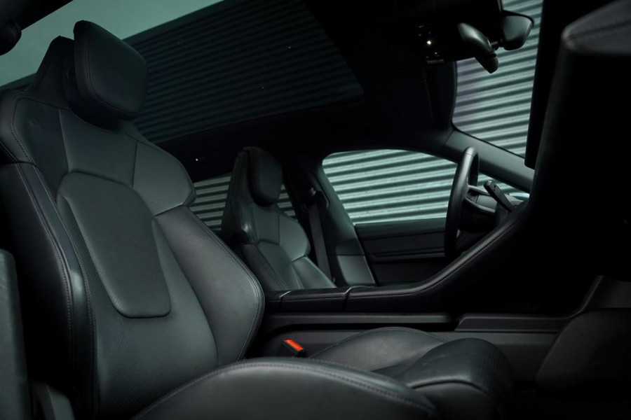 Porsche Taycan Cross Turismo 4 93 kWh / Dual Screen / Pano / Sportstoelen / Warmtepomp