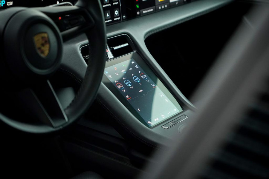 Porsche Taycan Cross Turismo 4 93 kWh / Dual Screen / Pano / Sportstoelen / Warmtepomp